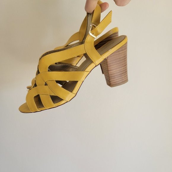 Super Cute Chunky Heels - Picture 2 of 4